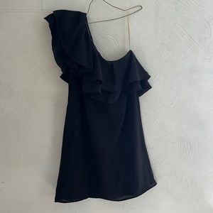 Black cocktail dress. One shoulder (R). Size M.